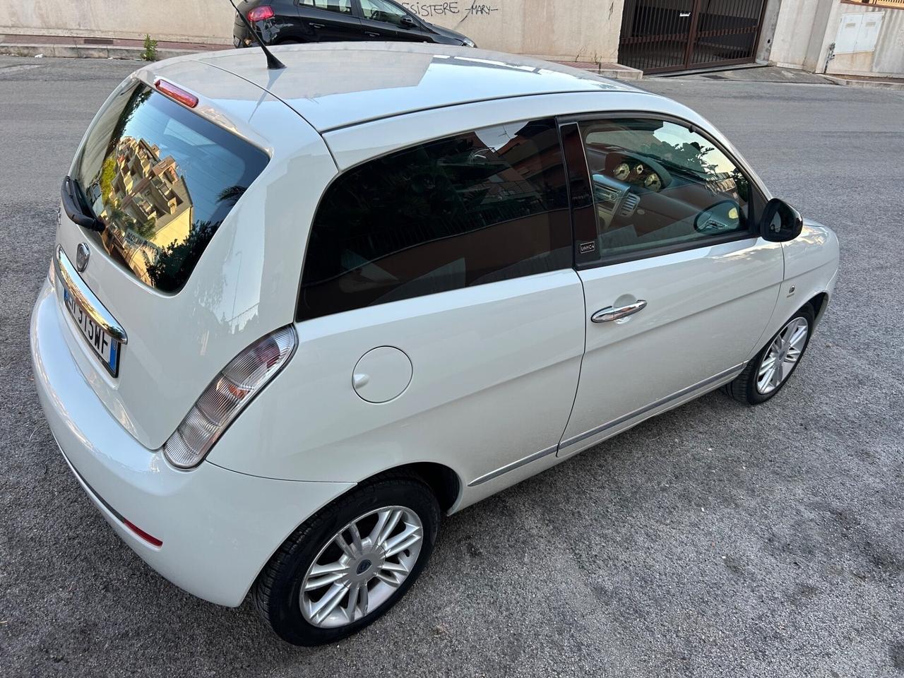 Lancia Ypsilon 1.3 MJT 75 CV Unyca