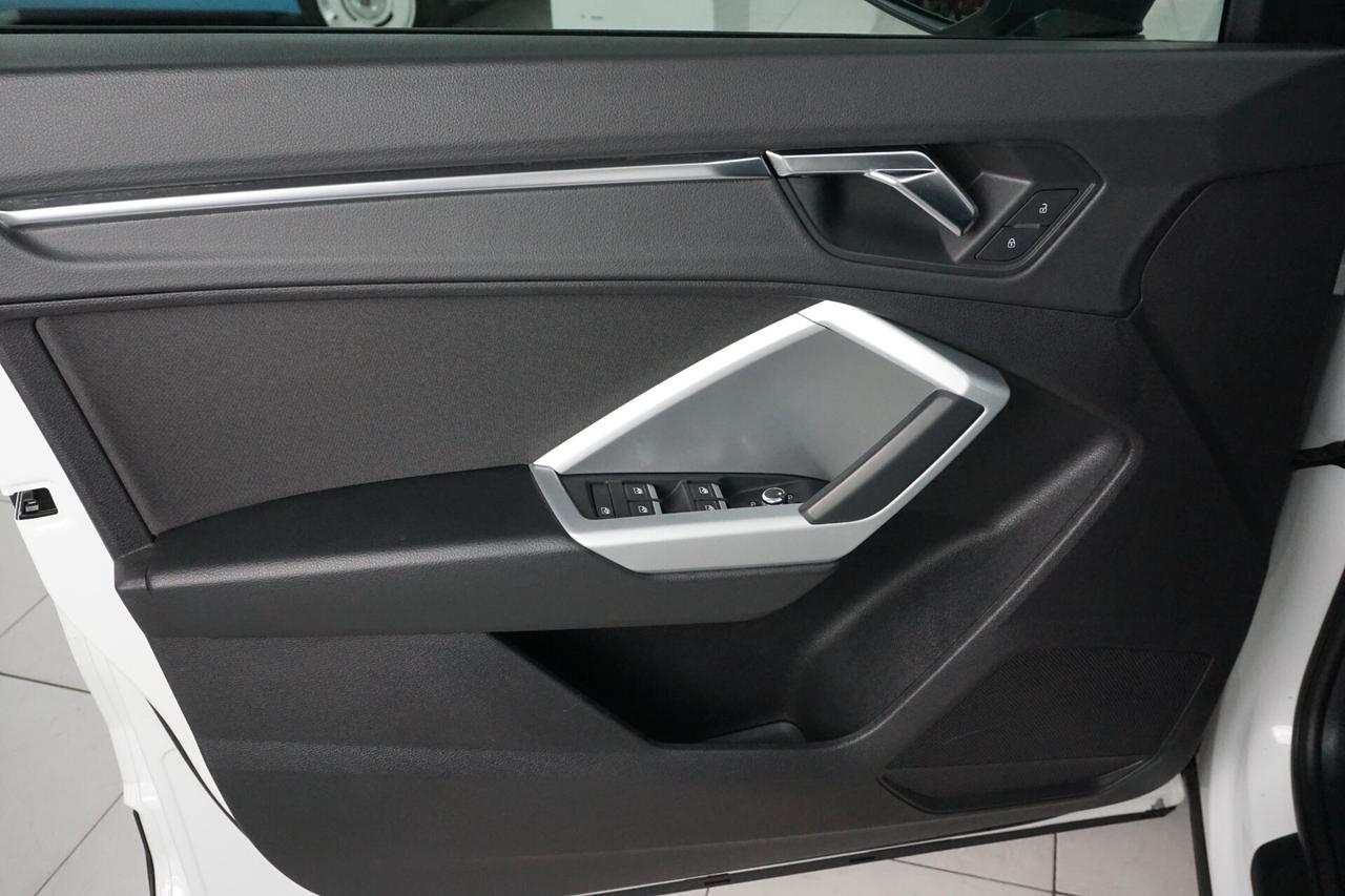 Audi Q3 35 TDI S tronic Business