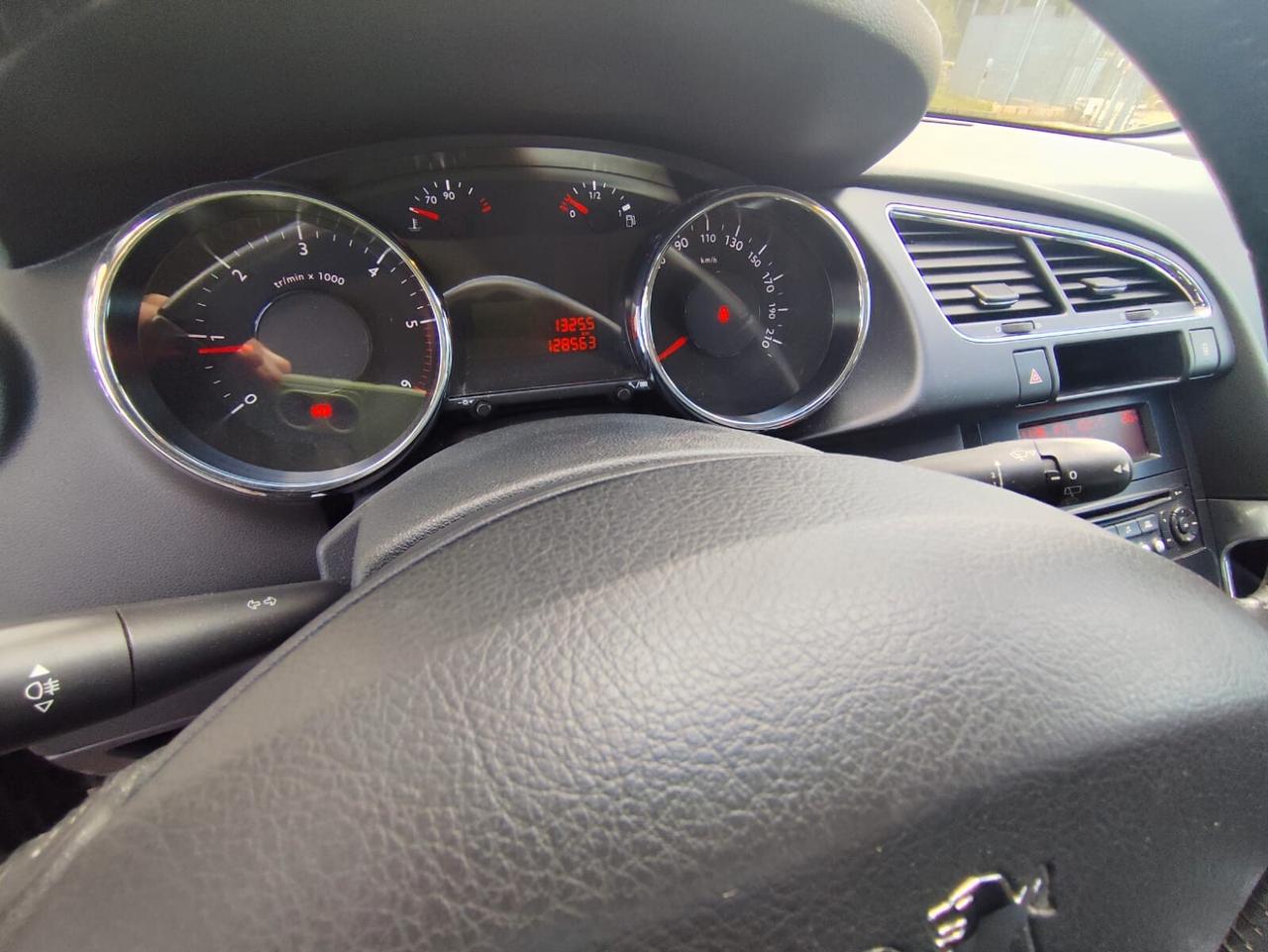 Peugeot 3008 1.6 HDi 115CV Access