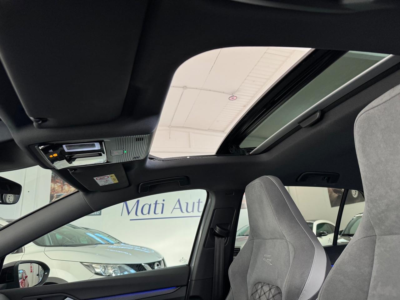 Volkswagen Golf 1.5 eTSI 150 CV DSG R-Line TETTO