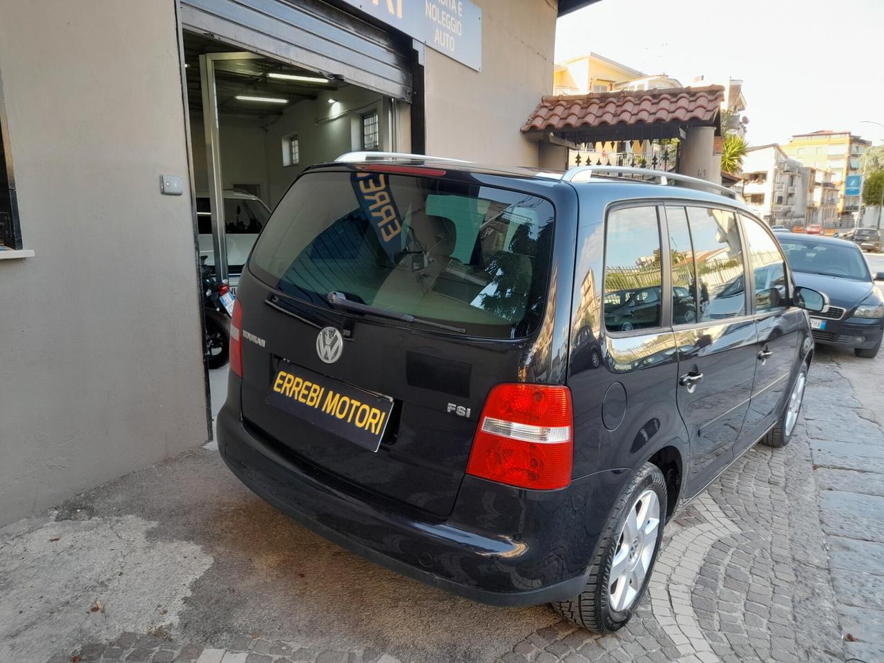 Volkswagen Touran 1.6 FSI Highline