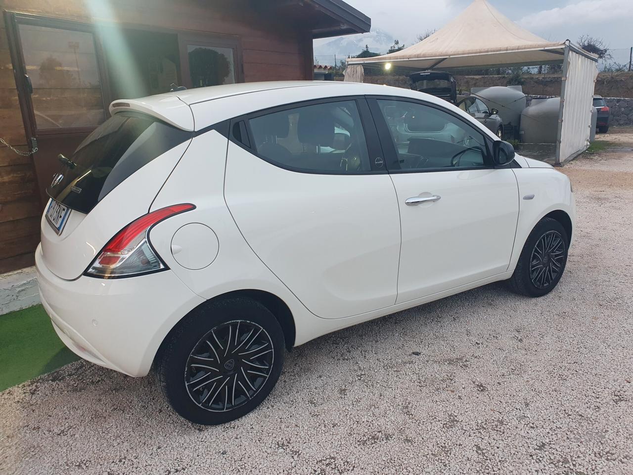 Lancia Ypsilon 1.0 FireFly 5 porte S&S Hybrid Ecochic Gold