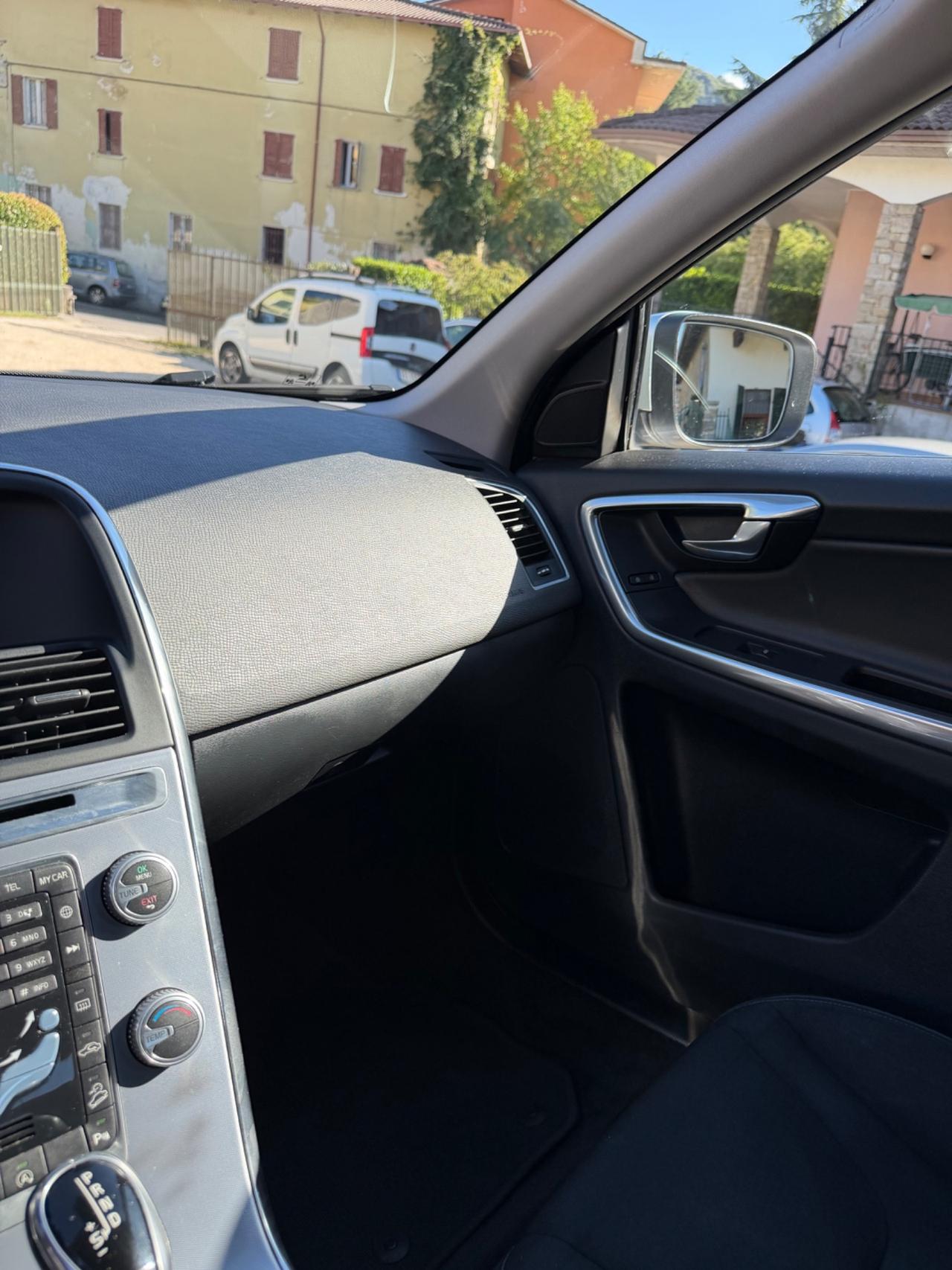 Volvo XC60 D4 AWD MOMENTUM 4x4 KMCERT GARANZ