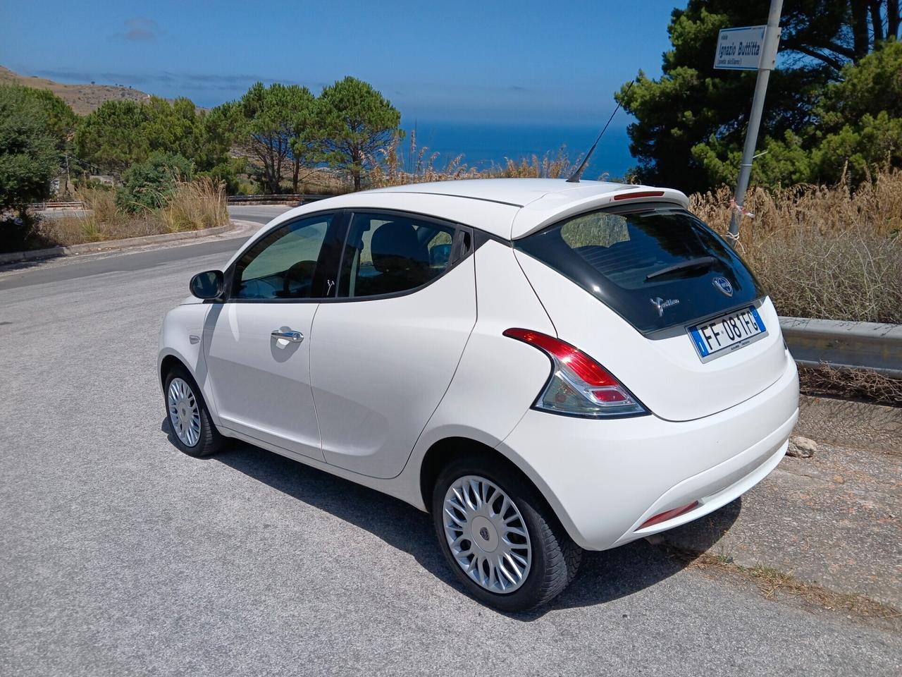 Lancia Ypsilon 1.2 Silver