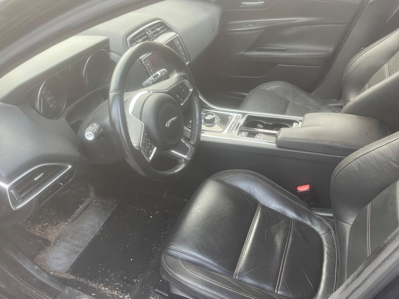 Jaguar XE 2.0 D 163 CV aut. Pure