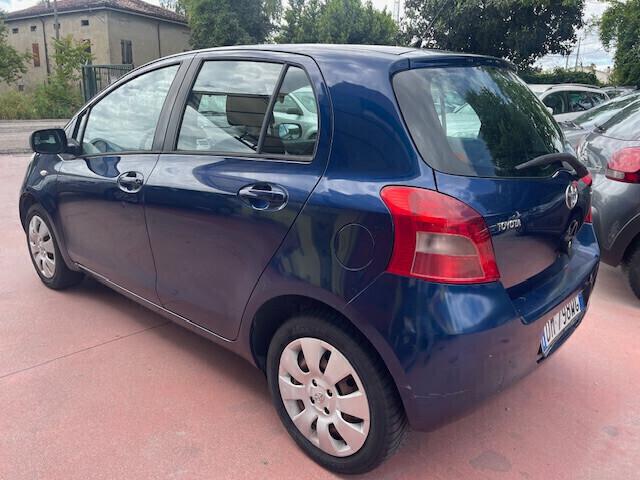 Toyota Yaris 1.0 5 porte