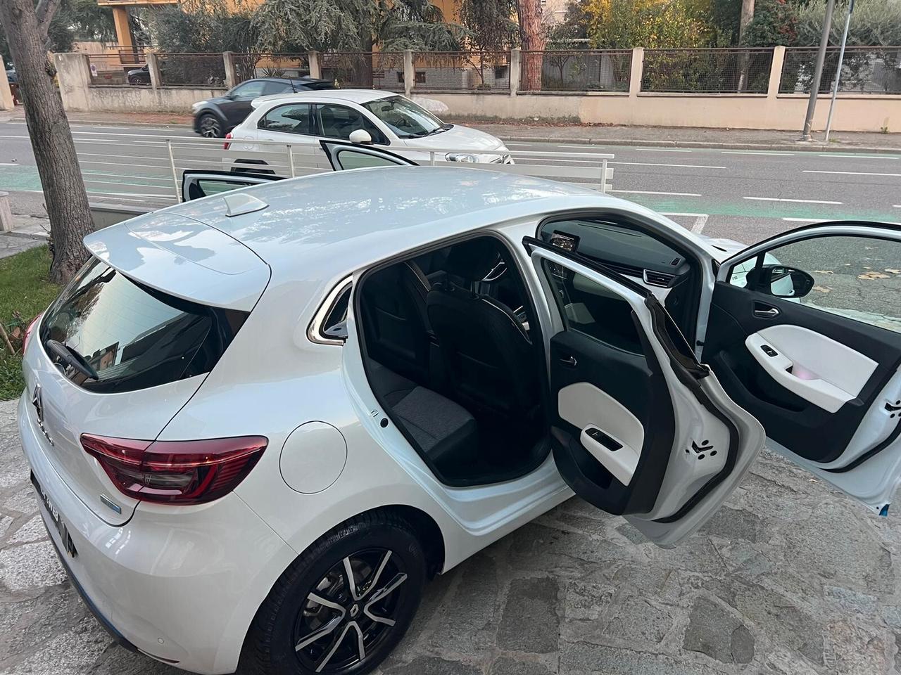 RENAULT CLIO HYBRID E-TECH RS LINE 140cv NEOPAT