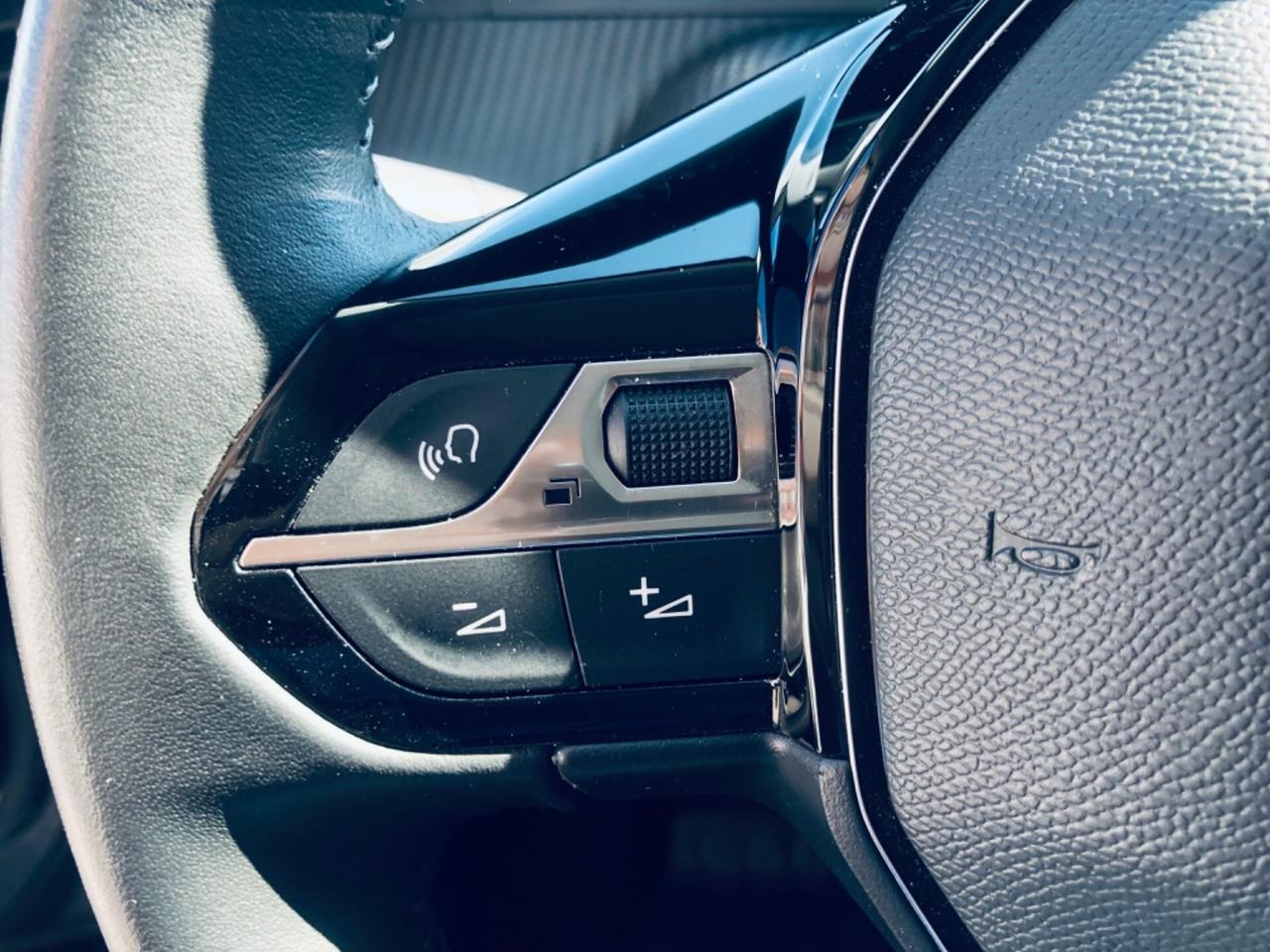 Peugeot 2008 BlueHDi 110 S&S Allure Pack