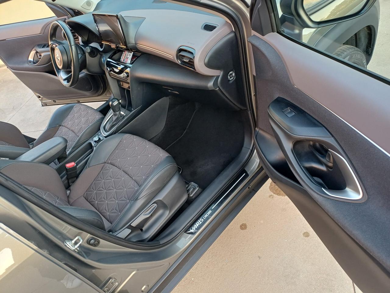 Toyota Yaris Cross 1.5 4WD-i(TETTO PANORAMICO)