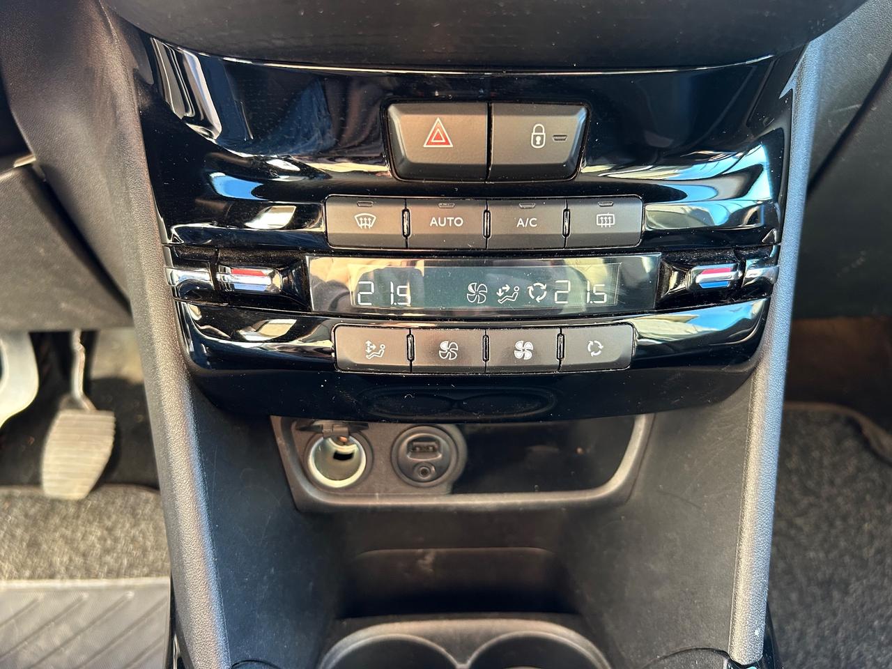 Peugeot 2008 BlueHDi 100 S&S Black Matt