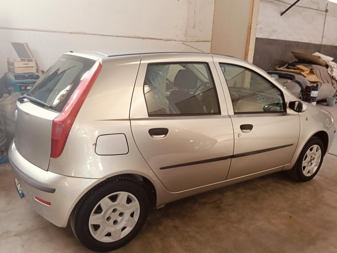 Fiat Punto 1.2i cat 5 porte ELX km.114000 Uniprop Vetrina