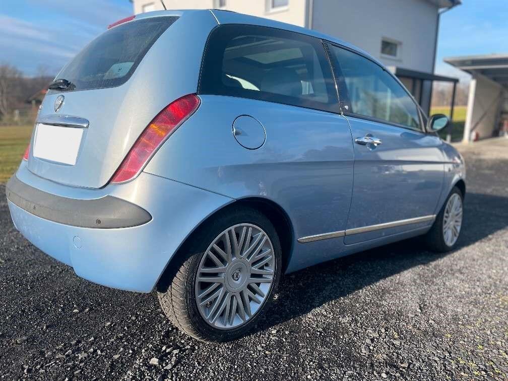 Lancia Ypsilon