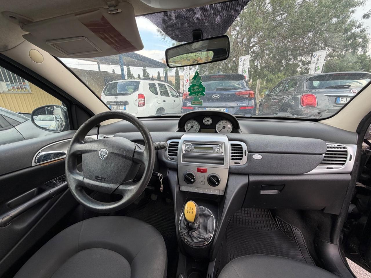 Lancia Ypsilon 1.3 MJT 75 CV Unyca