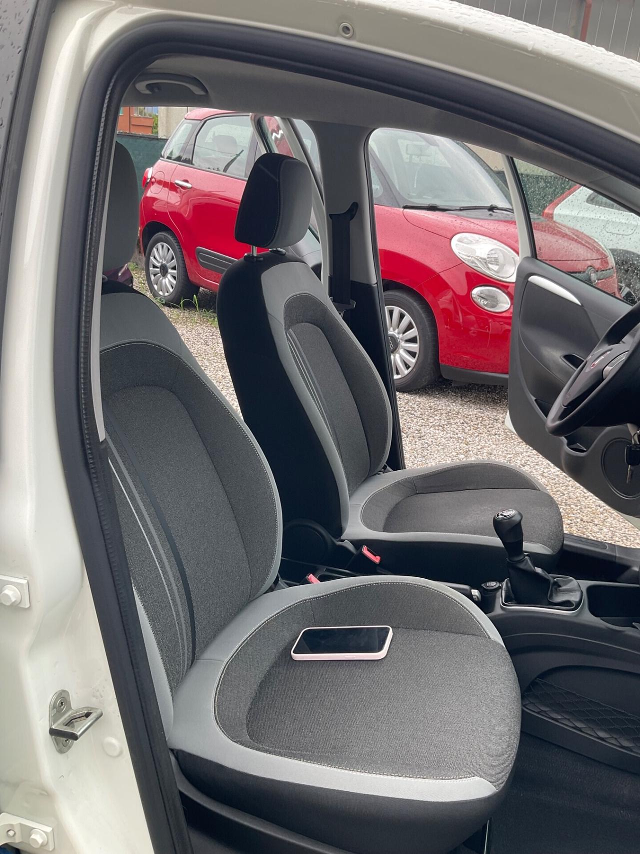 Fiat Punto 1.3 MJT II 75 CV 5 porte Virgin Radio