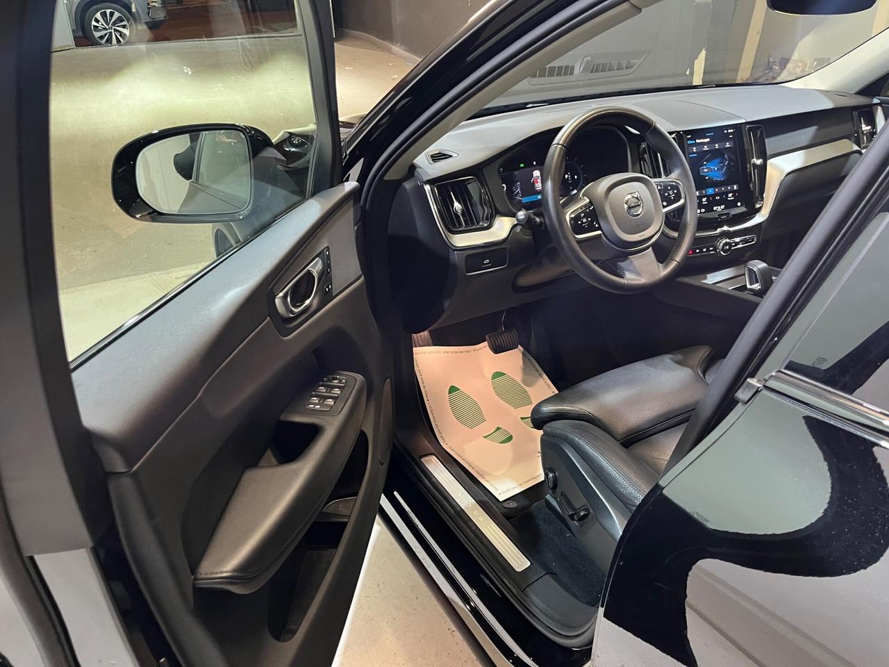 Volvo XC60 B4 (d) AWD automatico Ultimate Dark