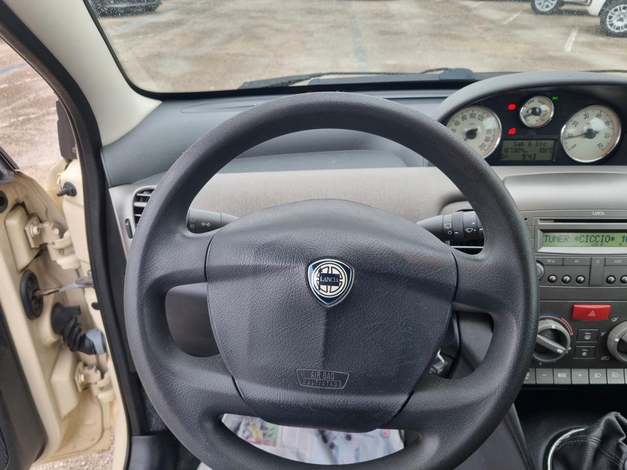 Lancia Ypsilon 1.2 16V Oro