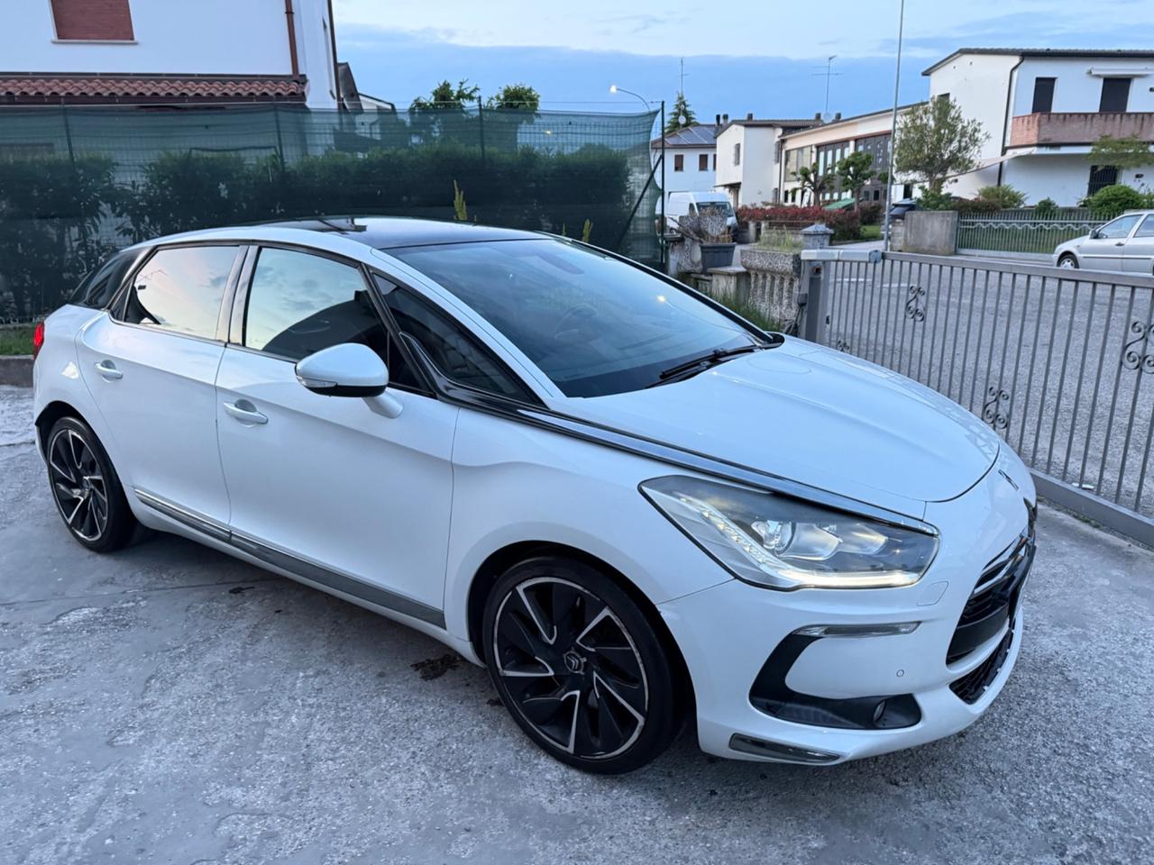 Ds DS5 2.0 HDi 160 aut. Pure Pearl 2012 FULL OPT TETTO