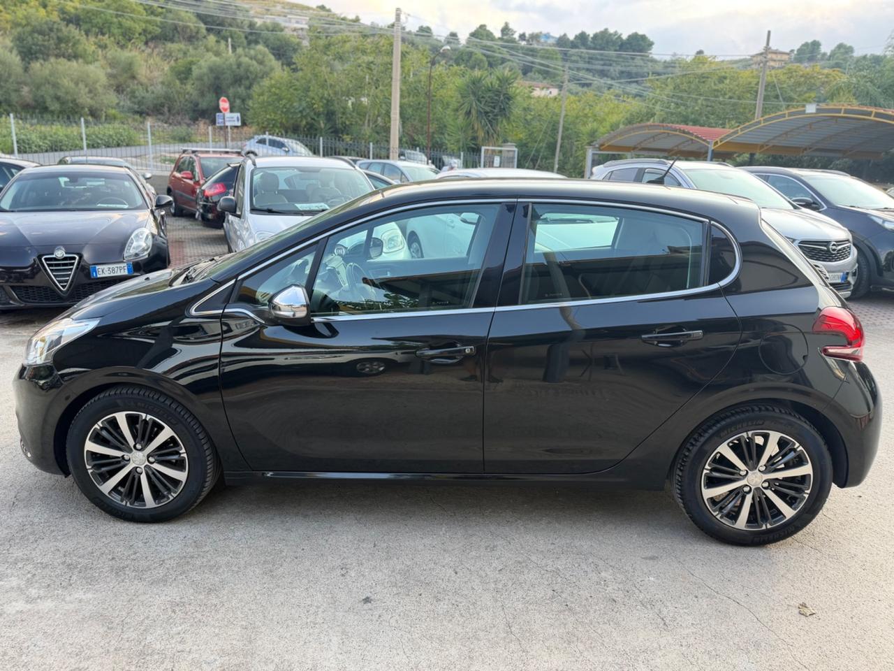 Peugeot 208 82cv 5 porte Allure Km Certificati