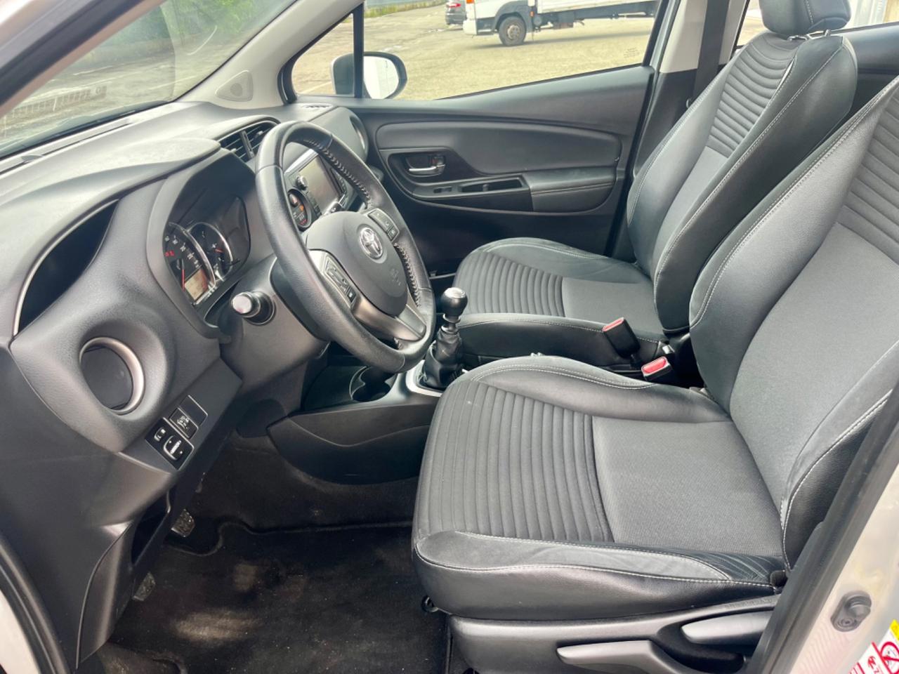 Toyota Yaris 1.3benz 2015 90.000km perfetta per neopatentati