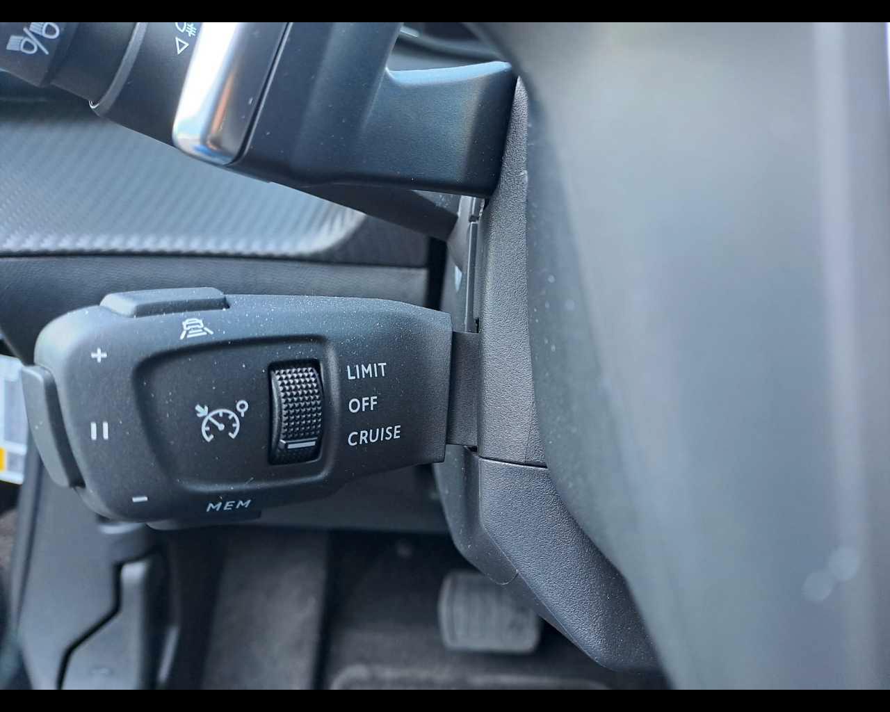 PEUGEOT 2008 Allure Hybrid 136 e-DCS6