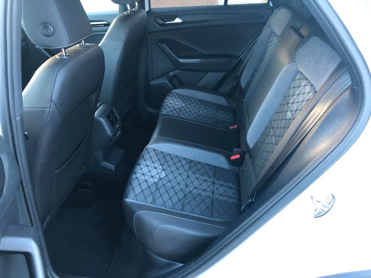 Volkswagen T-Roc 2.0 TDI R-Line sport 2023