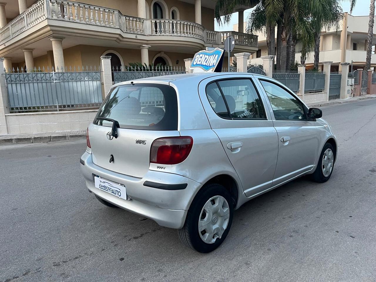Toyota Yaris 1.0 benzina 5 porte Clima+Idroguida