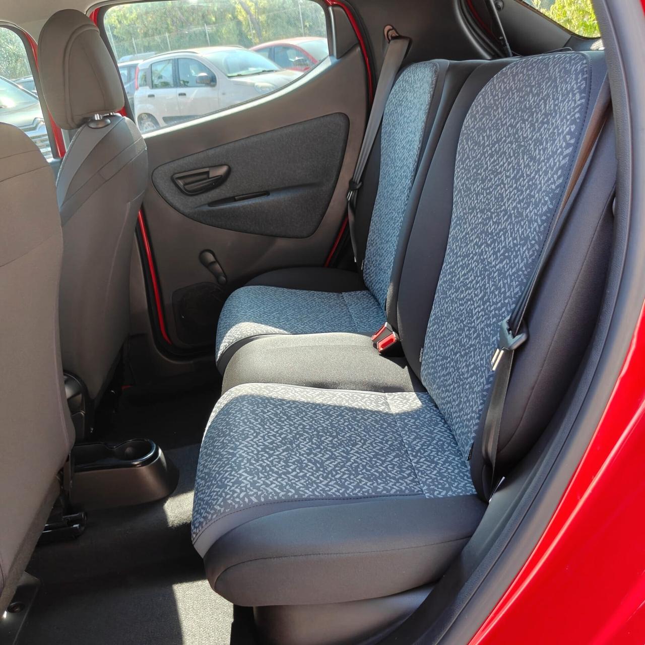 Lancia Ypsilon 1.0 Bz 70 Cv Hybrid Silver