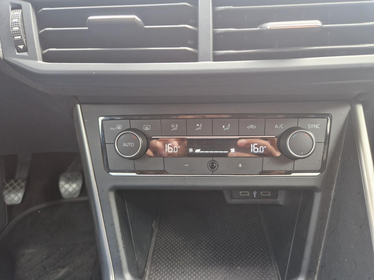 Volkswagen Polo 1.0 80CV "55.200 km" Carplay, Sensori, Clima bizona
