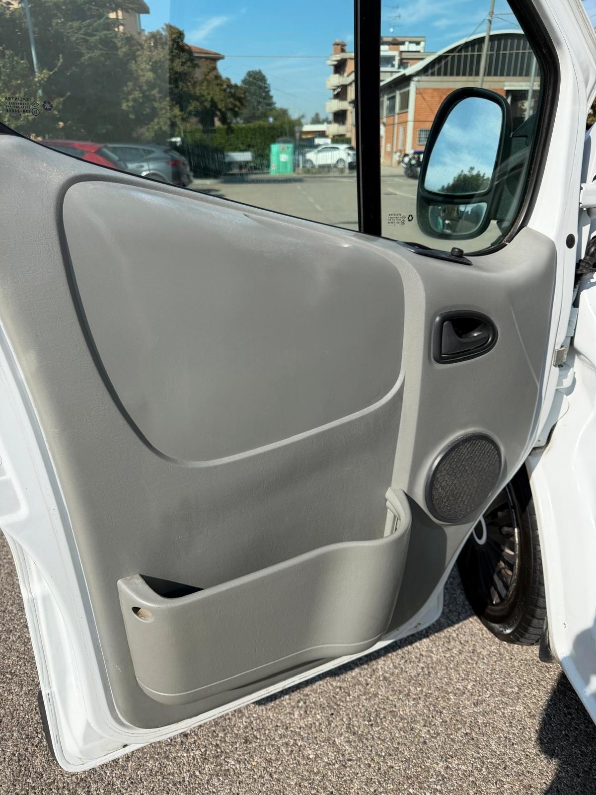 Renault Trafic T27 2.0 dCi/115 - 12 MESI DI GARANZIA -