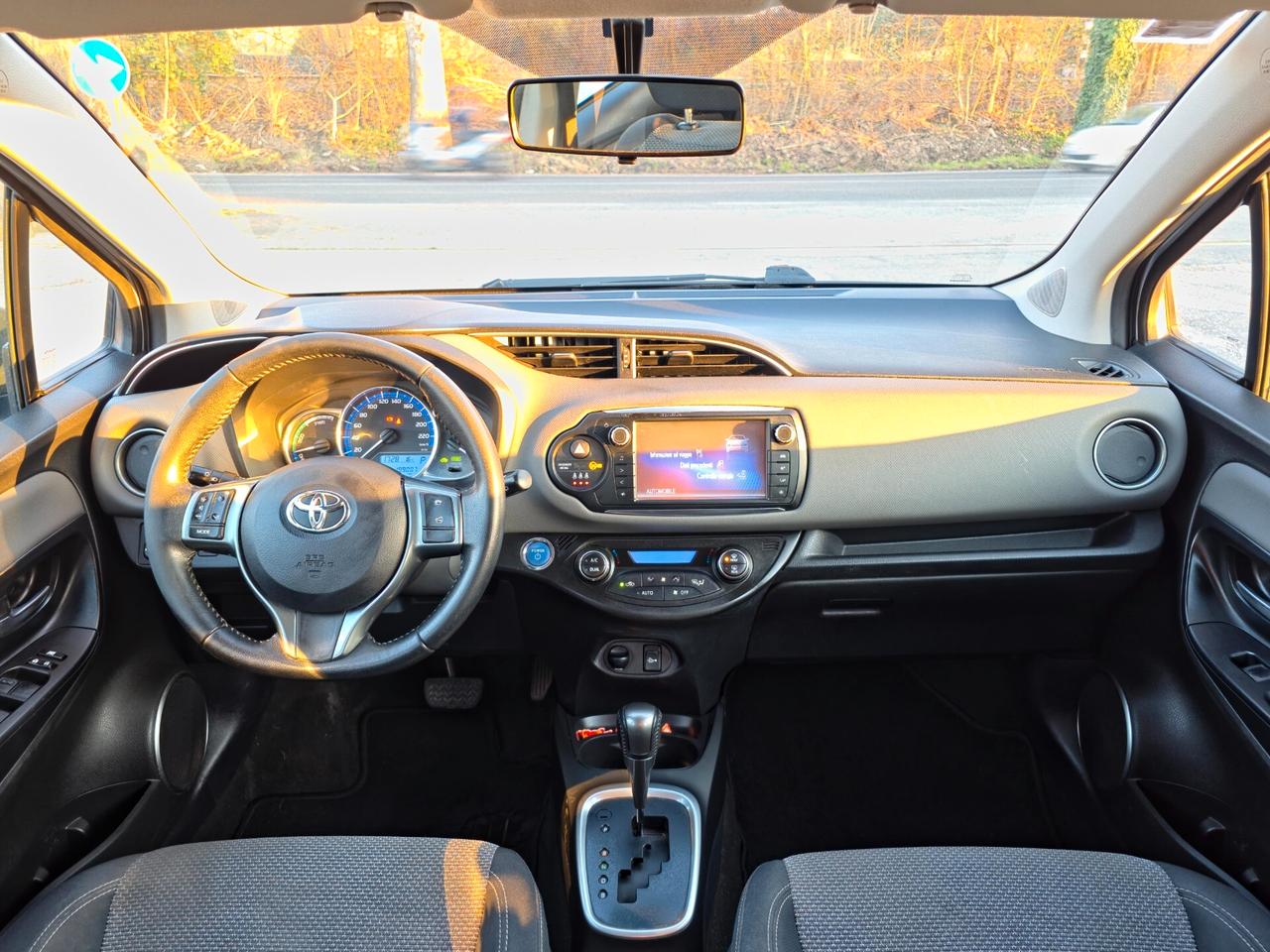 Toyota Yaris 1.5 Hybrid 5 porte Business 2016-E6B Automatico NEO