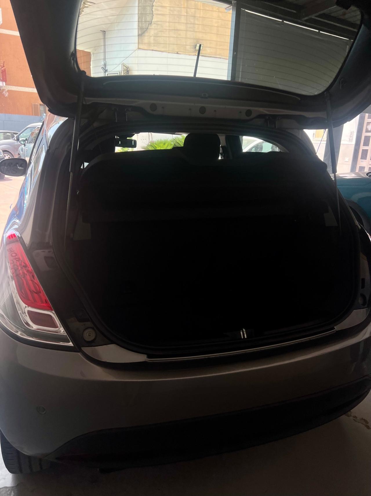 Lancia Ypsilon 1.0 FireFly 5 porte S&S Hybrid Gold Plus