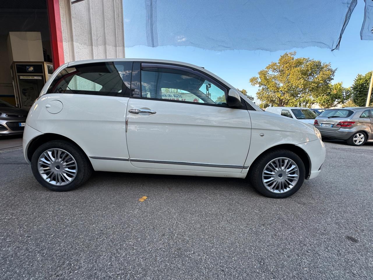 Lancia Ypsilon 1.3 MJT 75 CV Diva