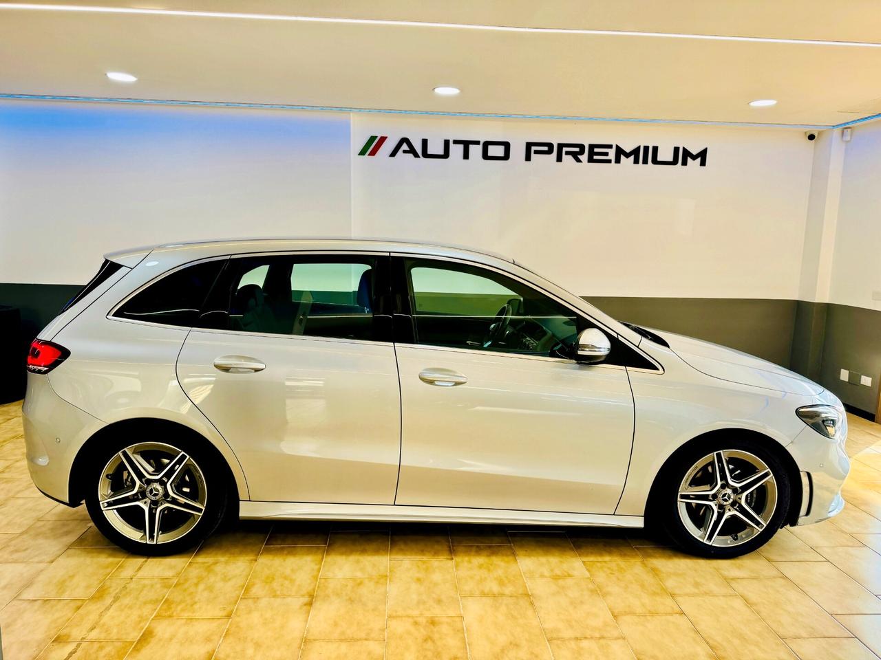 Mercedes-benz B 180 AMG Autom. CarPlay / RetroCamera