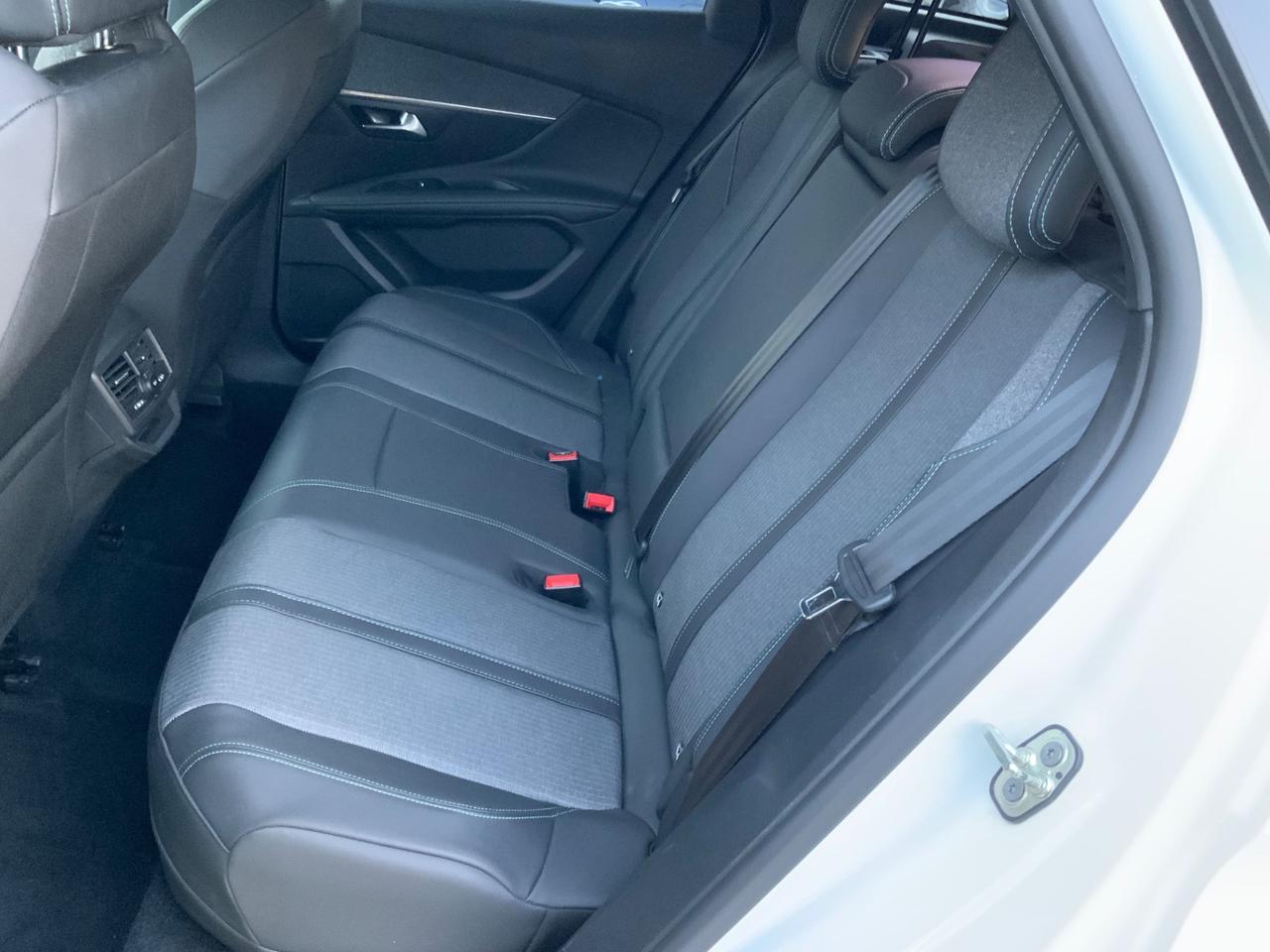 Peugeot 3008 Hybrid4 300 e-EAT8 Allure Pack