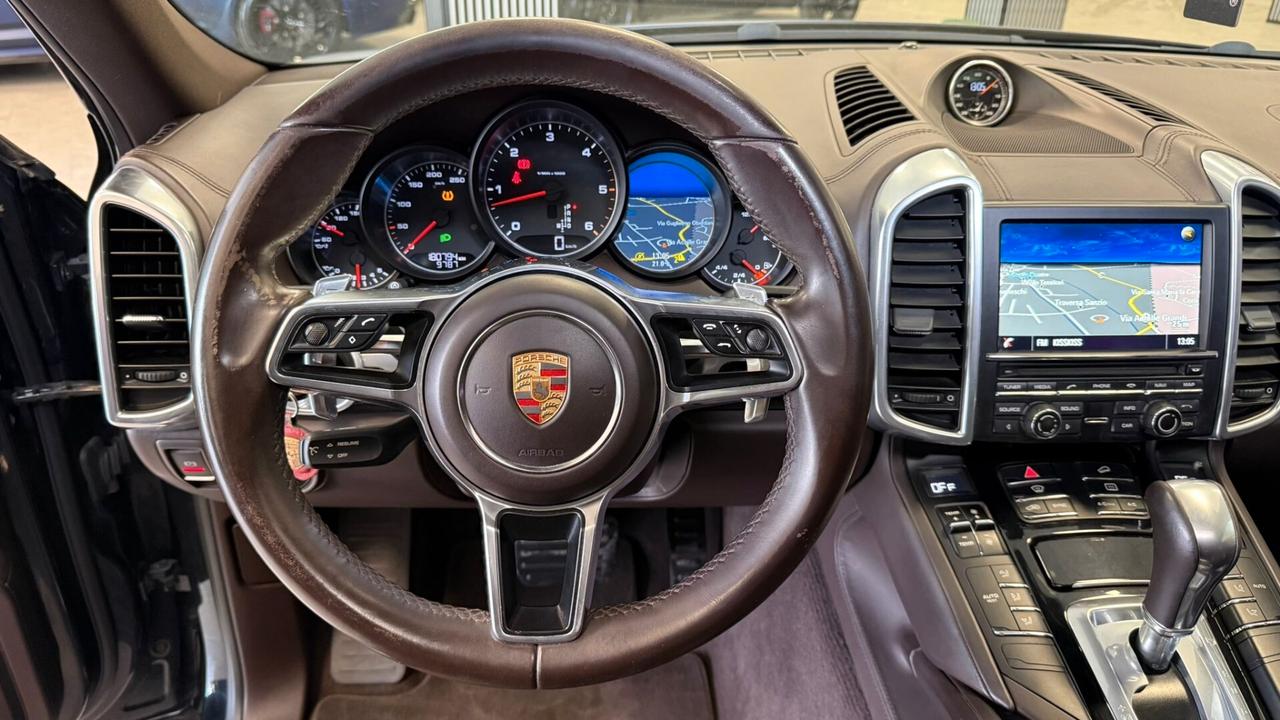 PORSCHE CAYENNE 3.0 DIESEL 2016 PLATINUM EDITION