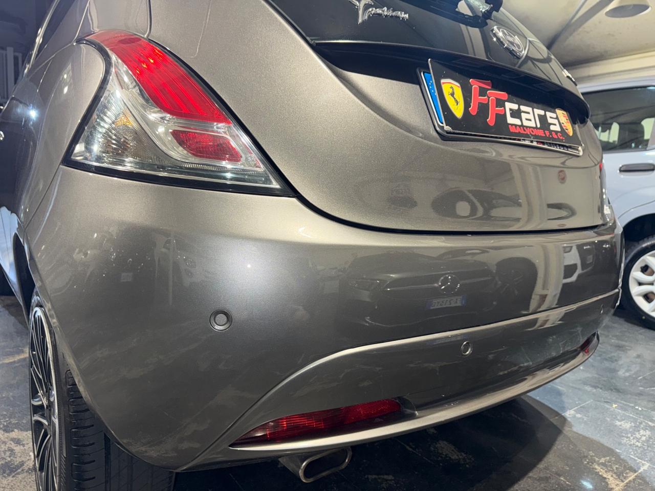 Lancia Ypsilon 1.0 FireFly 5 porte S&S Hybrid Ecochic Gold