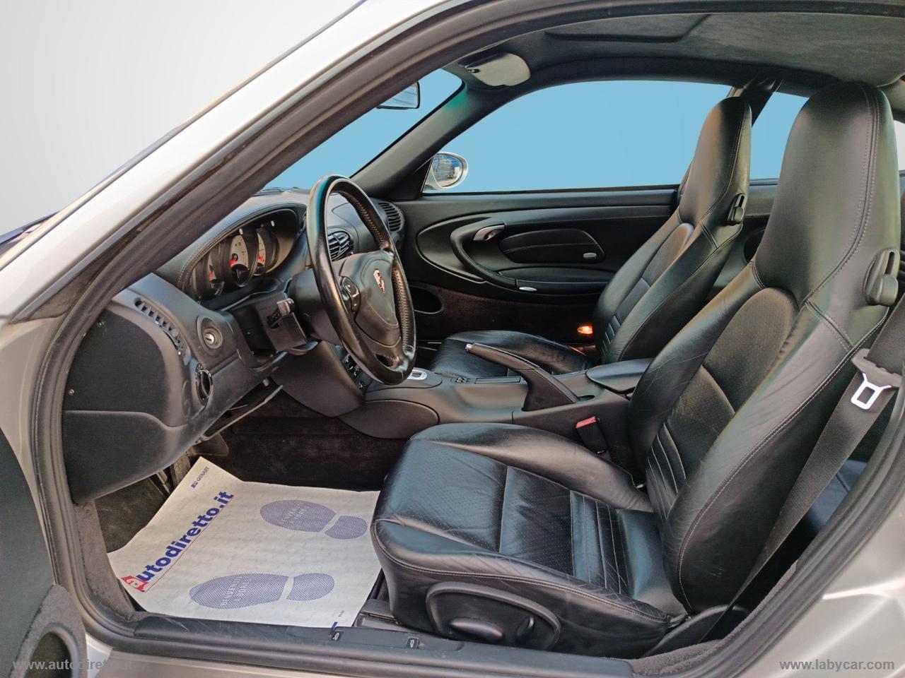 PORSCHE 996 Carrera 4 Coupé