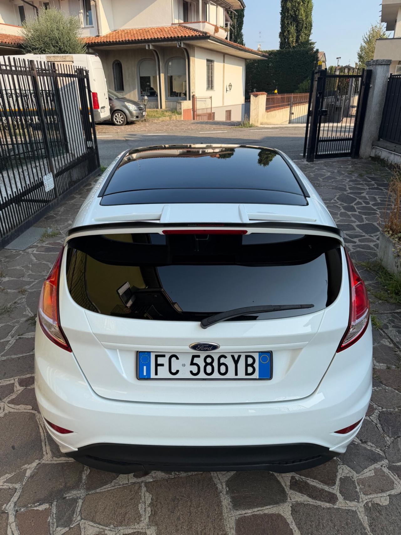 Ford Fiesta 1.4 3 porte Bz.- GPL Black & White Edition