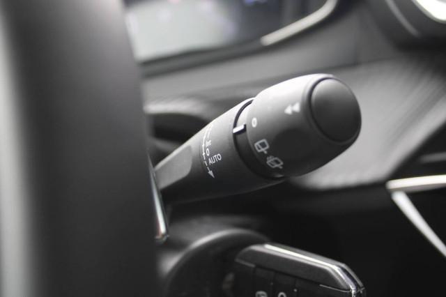 Peugeot 2008 1.2 Allure s&s 130cv Auto con Navigatore e CarPlay