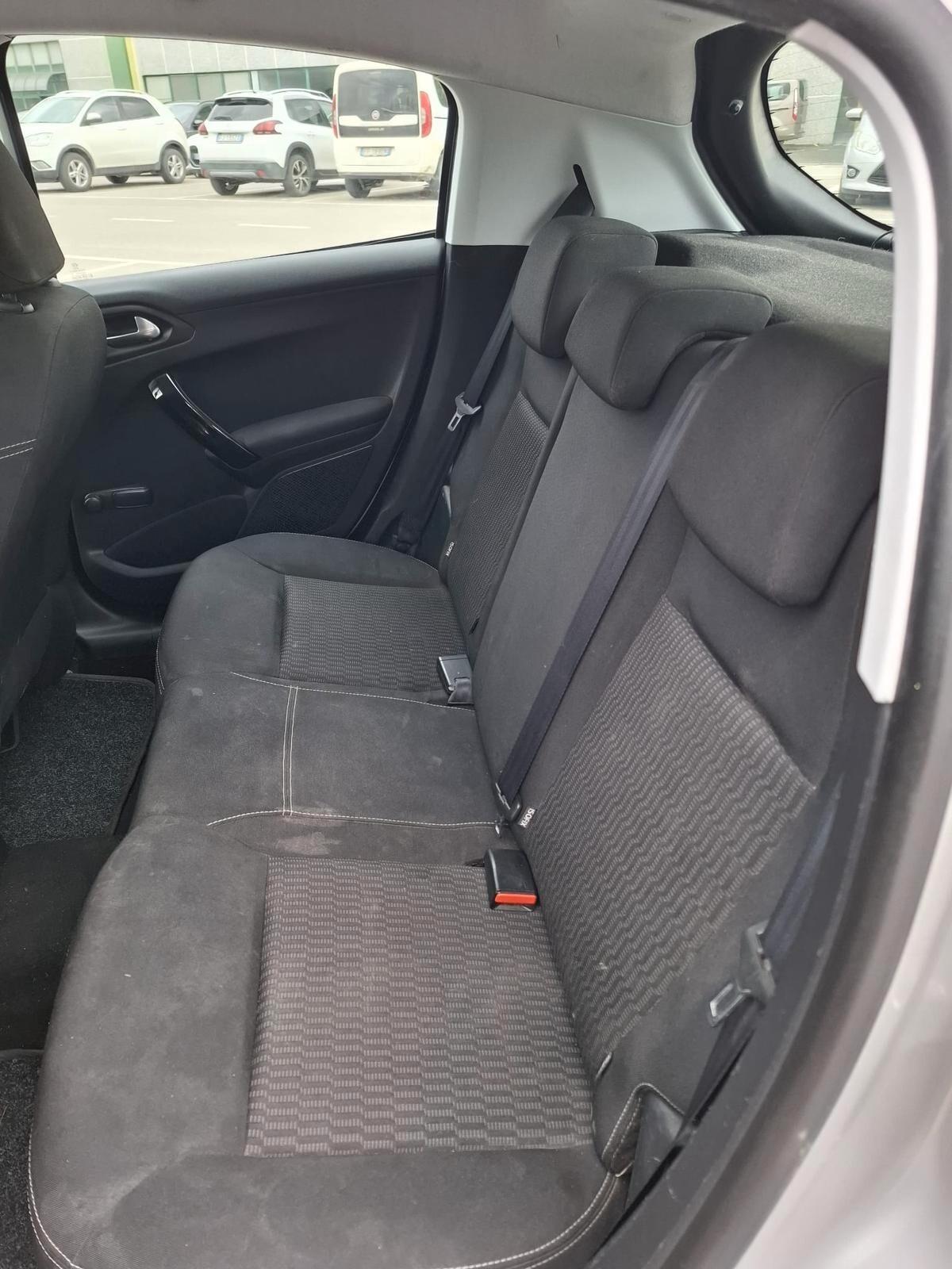 Peugeot 208 BlueHDi 75 5 porte Allure