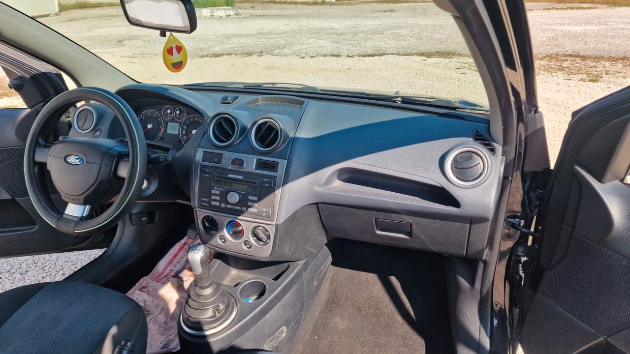 Ford Fiesta 1.2 16V 3p. Ghia "GPL"