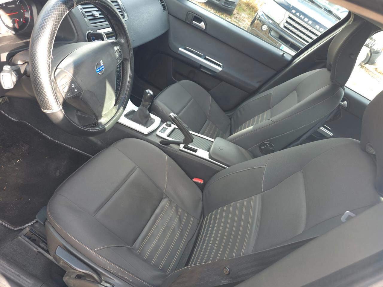 Volvo V50 D2 R-design