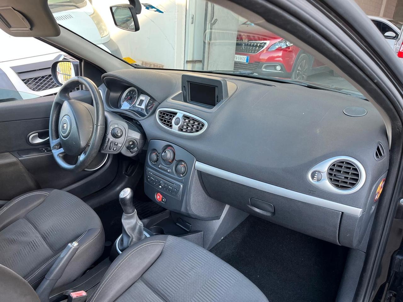 Renault Clio 1.2 16 V 5P GPL DYNAMIQUE