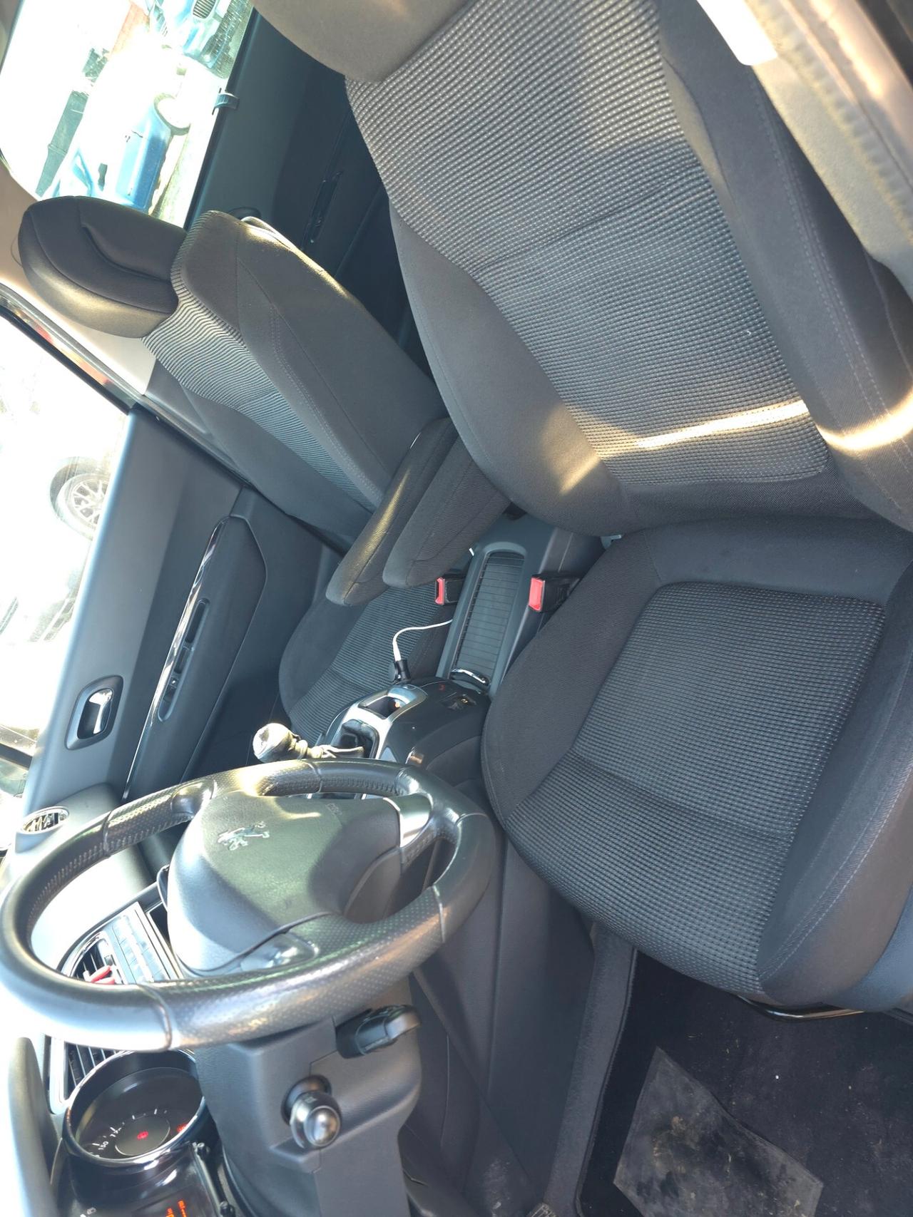 Peugeot 5008 1.6 HDi 112CV Active