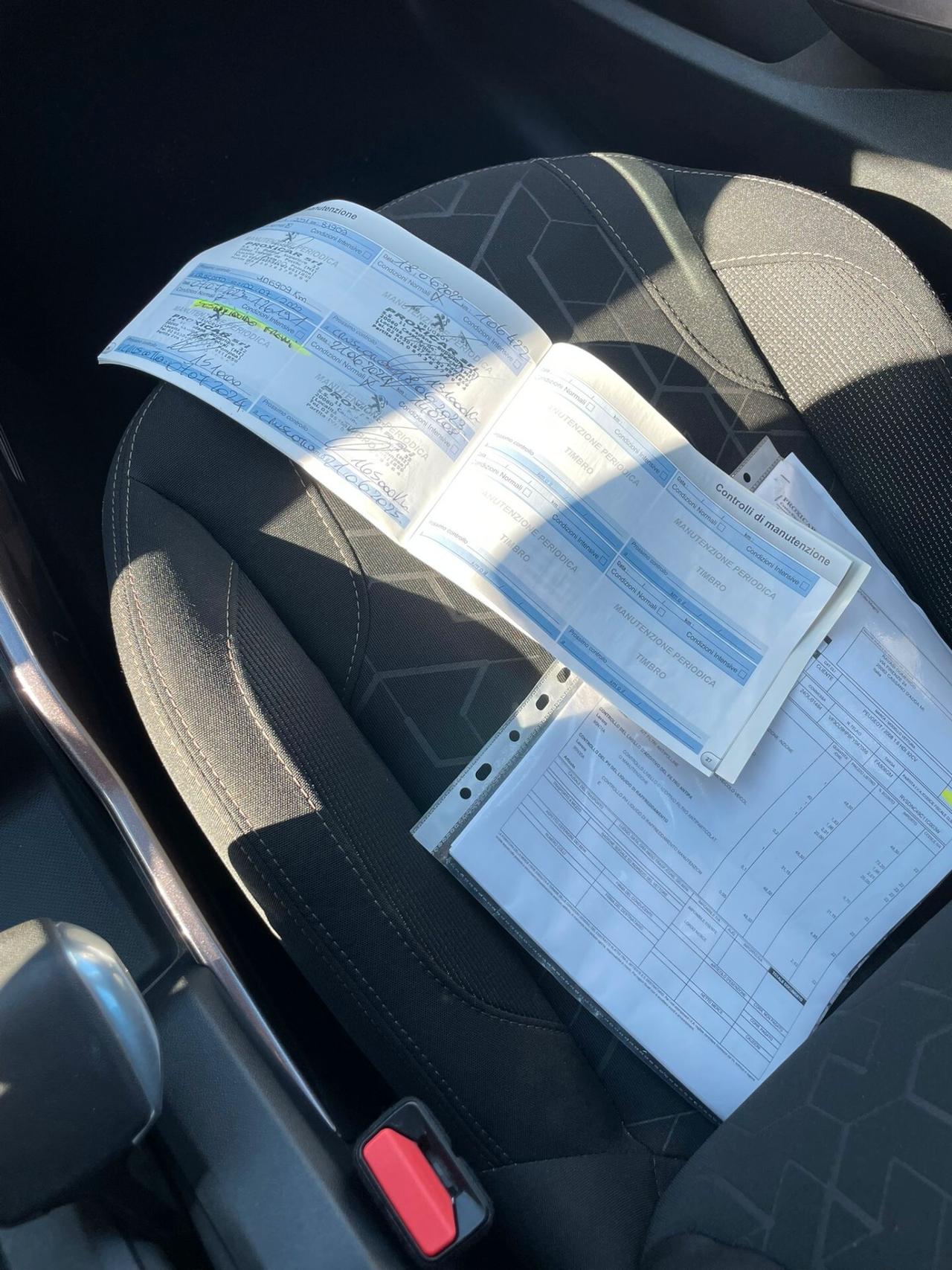 PEUGEOT 2008 BlueHDi 100 S&S Allure