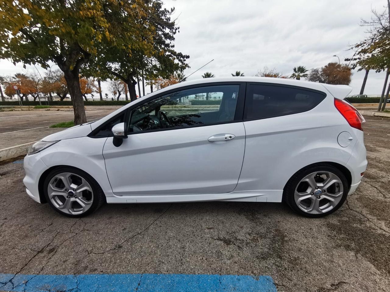 Ford Fiesta 1.6 182CV 3 porte ST - 2015