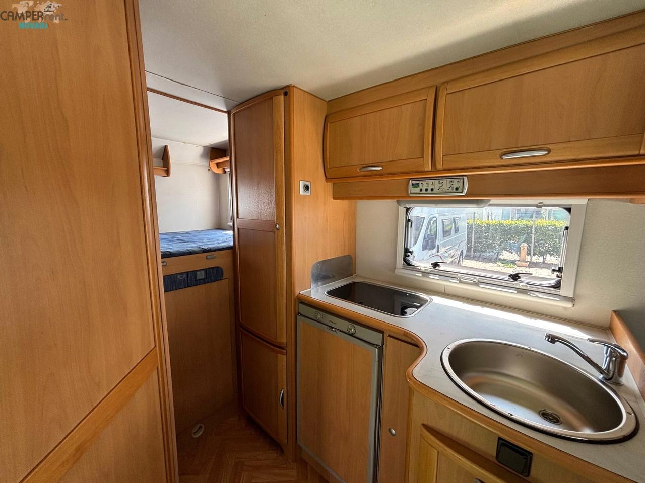 MCLOUIS LAGAN 253 - Semintegrale con letto matrimoniale in coda ed ampio garage foro 77x122