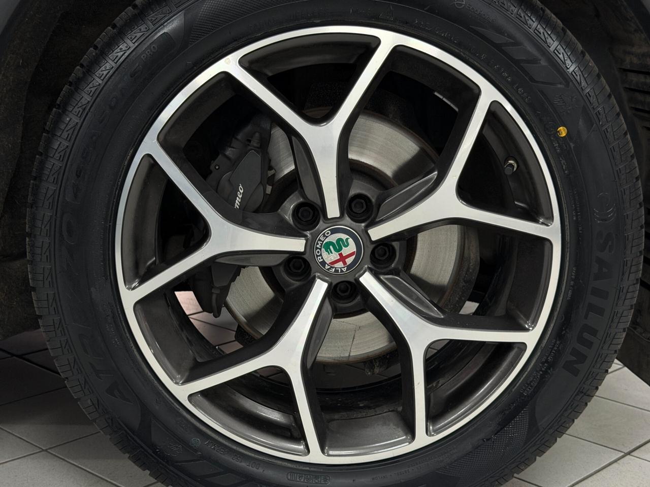 Alfa Romeo Stelvio 2.2 TD 190 CV EXECUTIVE CERCHI 19" APPENA TAGLIANDATA RETROCAMERA BLIND VETRI SCURI UNICO PROPRIETAR