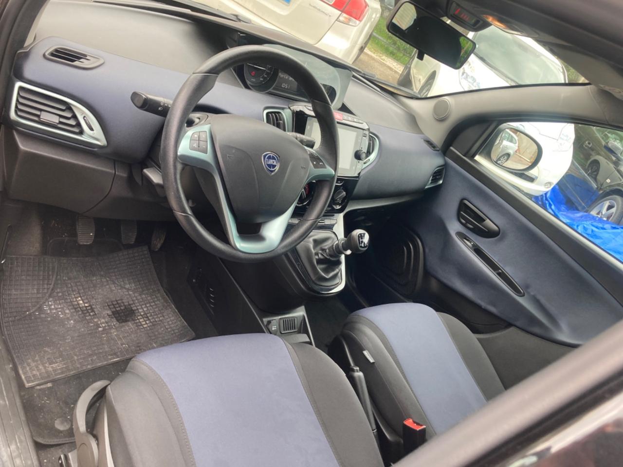 Lancia Ypsilon 1.0 FireFly 5 porte S&S Hybrid Oro