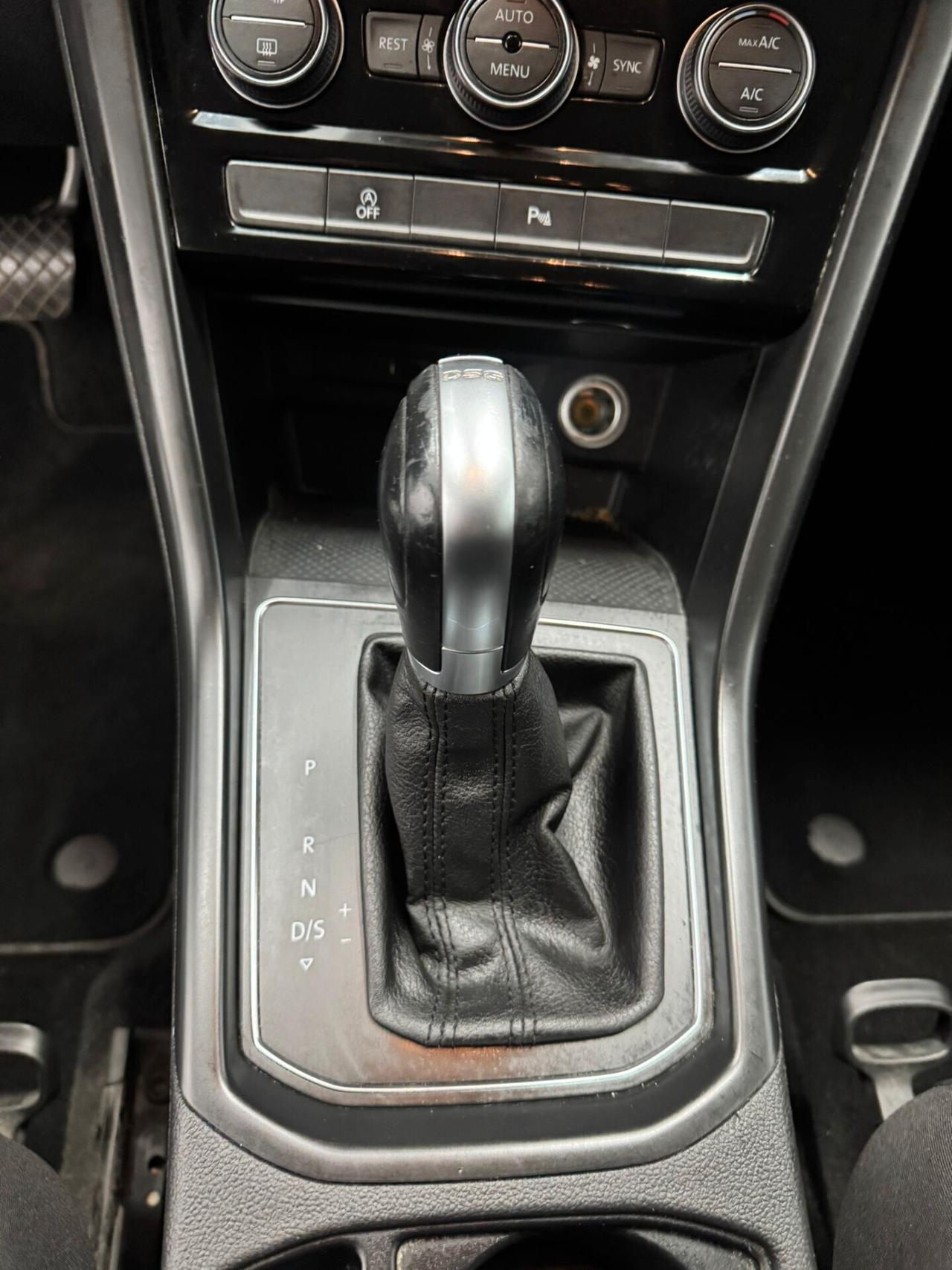 Volkswagen Touran 1.6 TDI 115 CV SCR DSG Executive BlueMotion Tech.